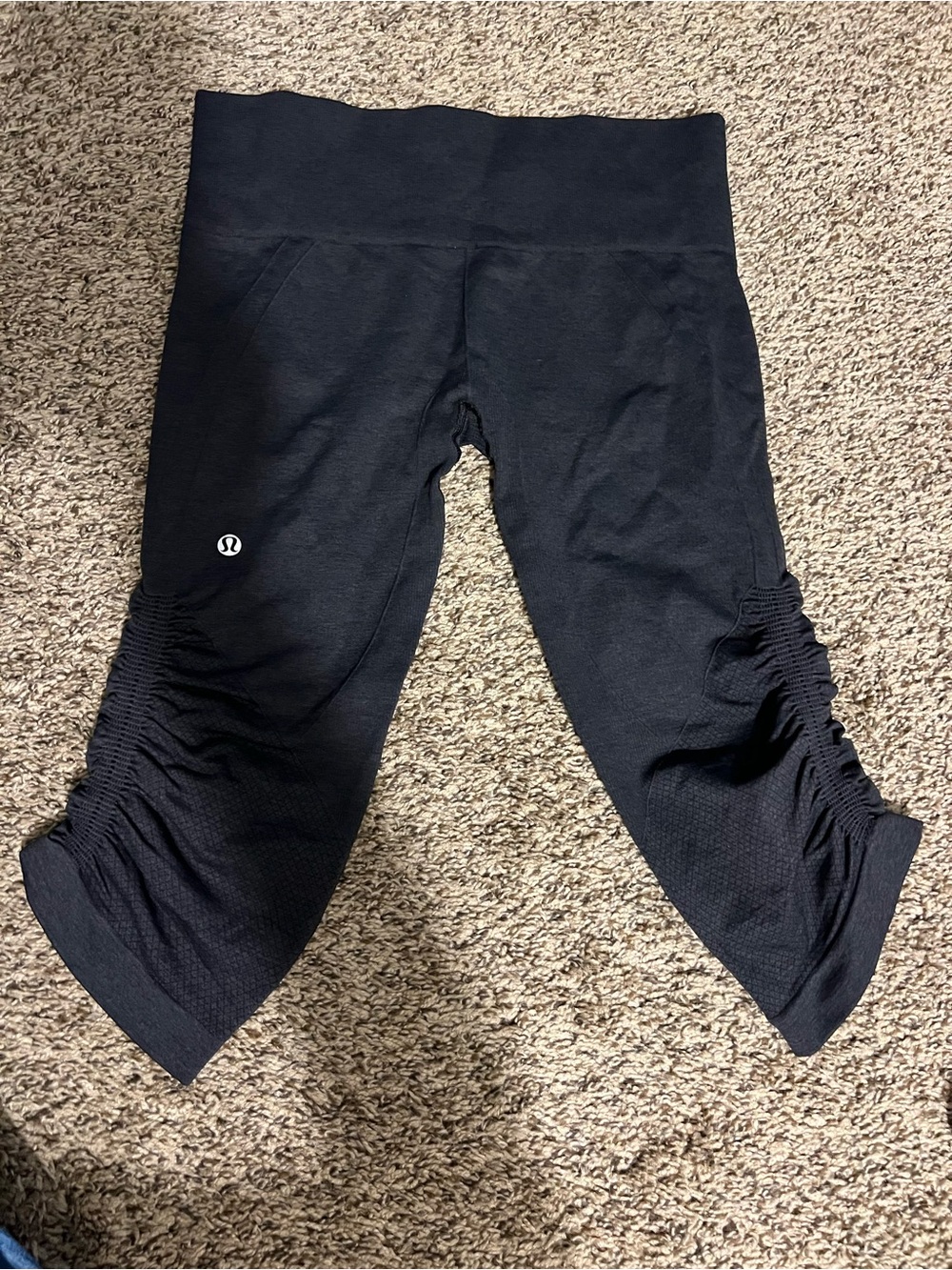 Lululemon size Small women's Black Ruched Capri Leggings